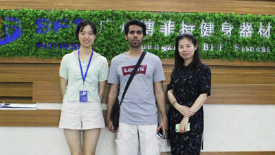 卡塔尔客户来中国采购丝瓜下载APP健身房器材 